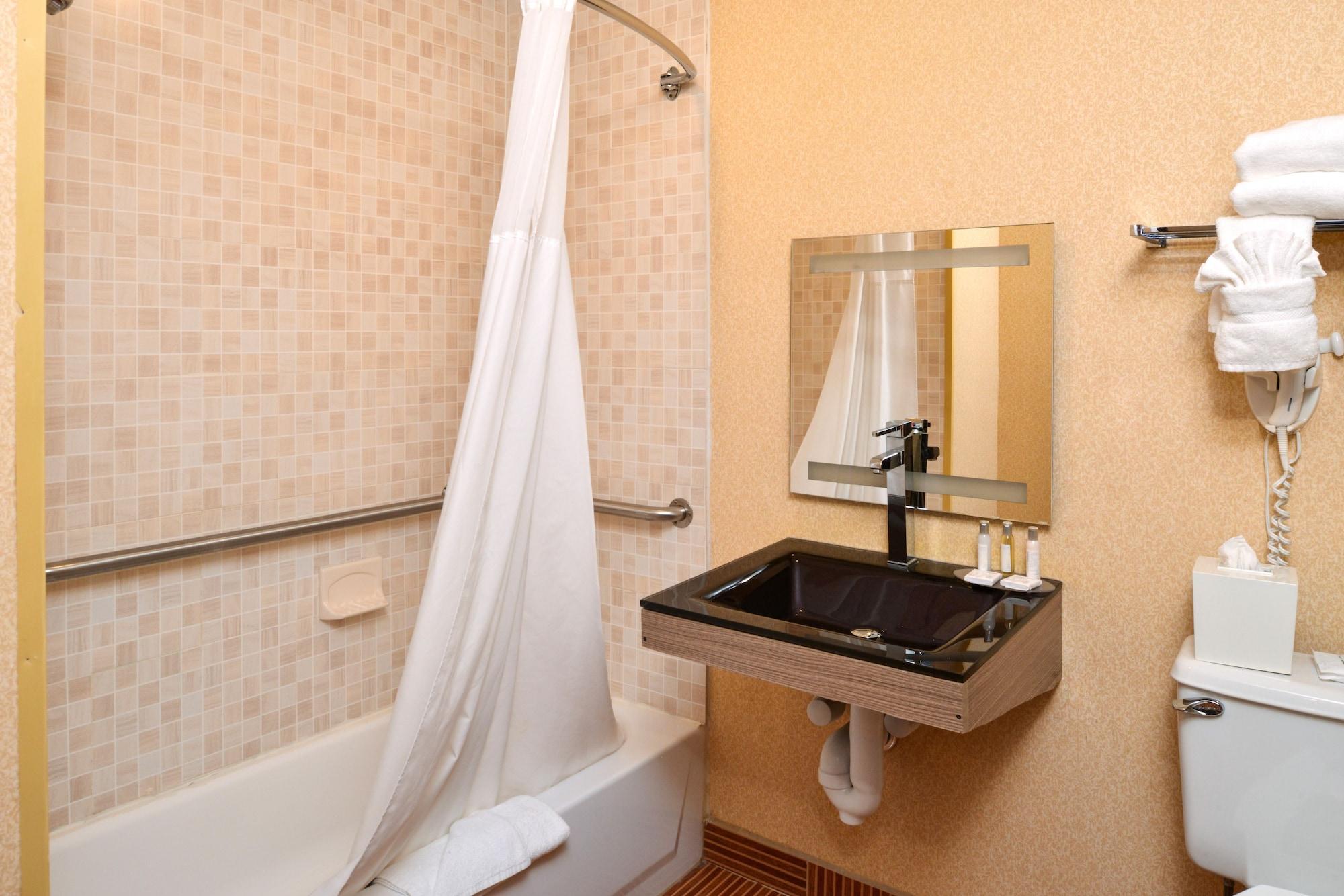 Baltimore Plaza Hotel Esterno foto