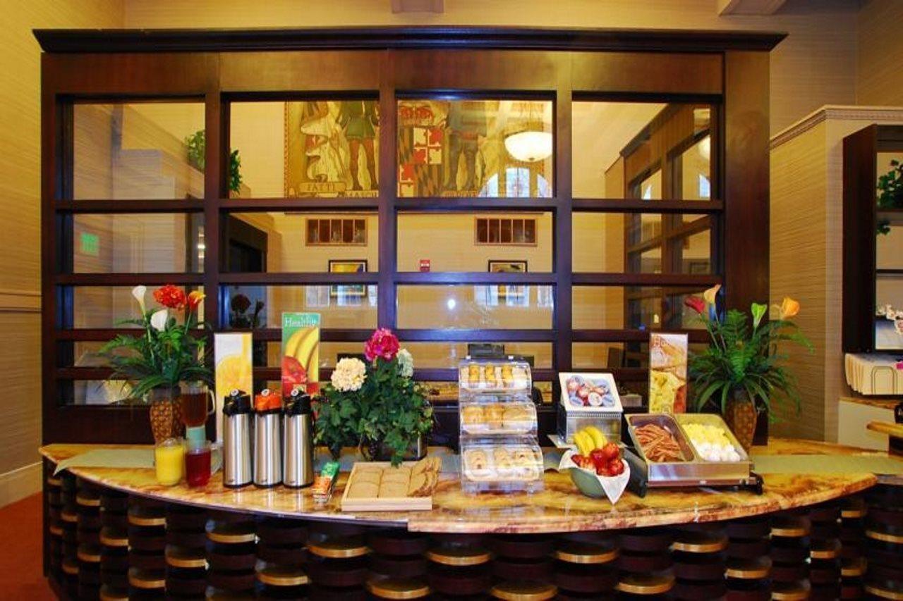 Baltimore Plaza Hotel Esterno foto