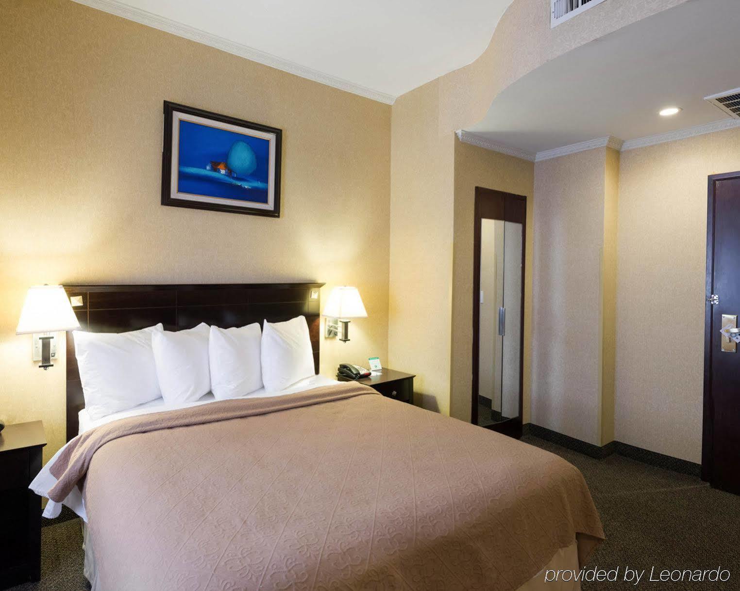 Baltimore Plaza Hotel Esterno foto