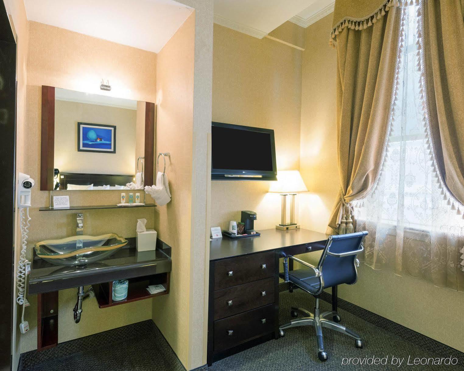 Baltimore Plaza Hotel Esterno foto