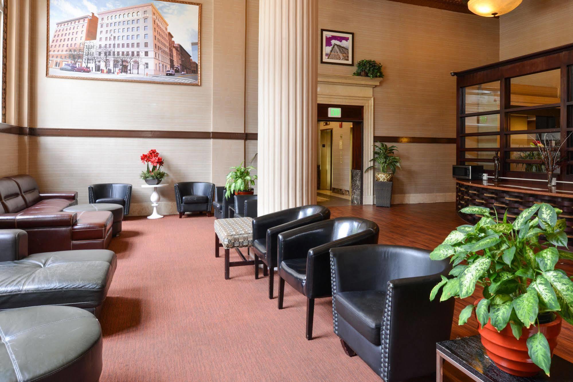 Baltimore Plaza Hotel Esterno foto