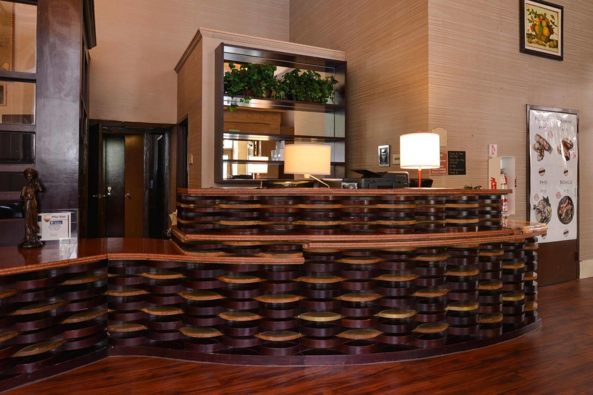 Baltimore Plaza Hotel Esterno foto