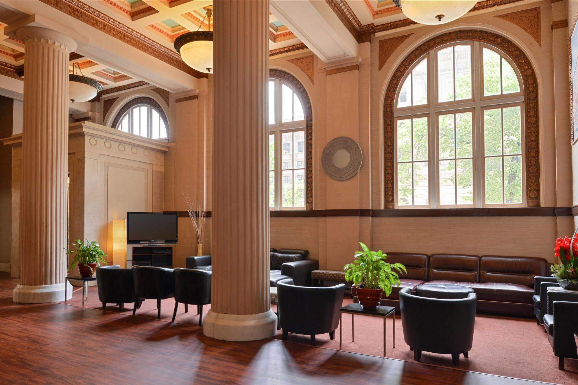 Baltimore Plaza Hotel Esterno foto