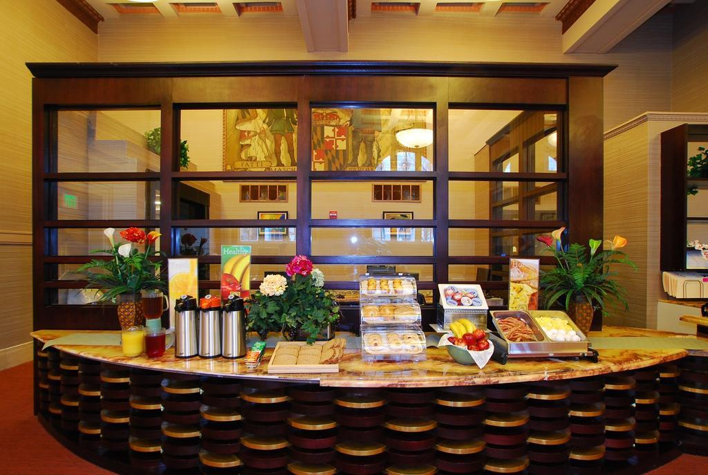 Baltimore Plaza Hotel Esterno foto