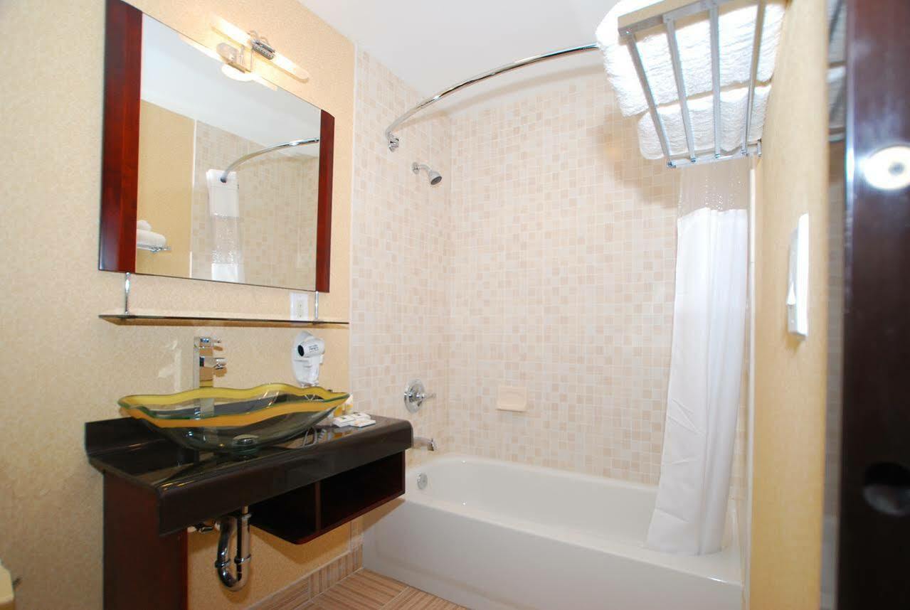 Baltimore Plaza Hotel Esterno foto