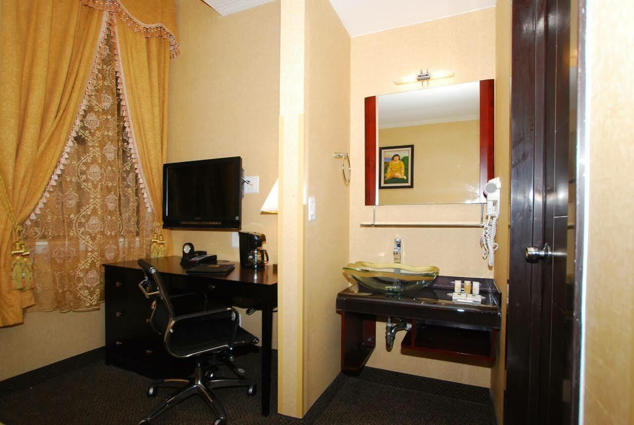 Baltimore Plaza Hotel Esterno foto